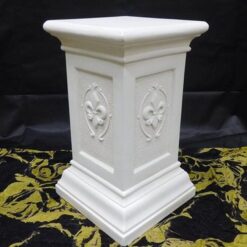 Koristepylväs, läheltä