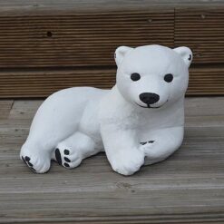 Jääkarhunpentu patsas, betonipatsas