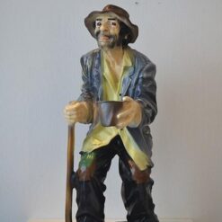 Kerjäläinen patsas, keppi kädessä