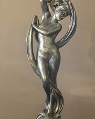 Venus valaisin, etusuunnasta