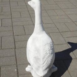 Hanhipatsas, betonipatsas, kuvattu takaa