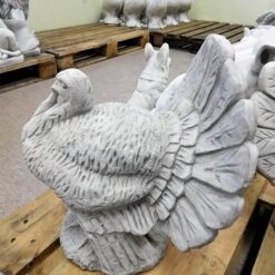 Kalkkunapatsas, Betonipatsas, sisustus