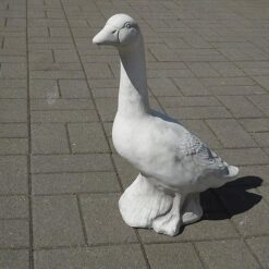 Hanhipatsas, betonipatsas, kuvattu edestä