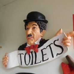 Chaplin, toilets taulu, oikea suunta
