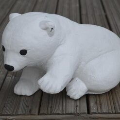 Jääkarhunpentu patsas, betonipatsas, valkoinen