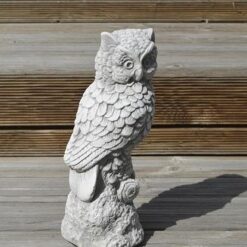 Pöllöpatsas, betonipatsas