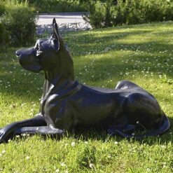 Tanskandoggi koirapatsas, sivusuunnasta