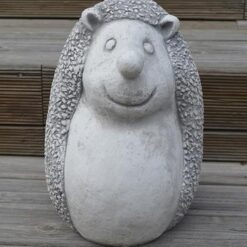 Siilipatsas, istuva, betonipatsas