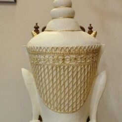 Buddhapatsas, valkokulta väriltään