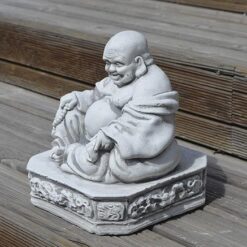 Buddhapatsas, istuu jalustalla