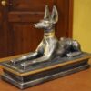 Anubis patsas, korvat pystyssä