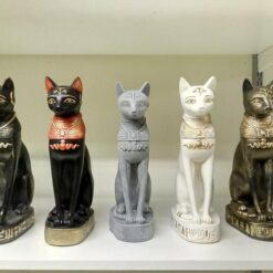 Kissapatsas Bastet, monella värillä