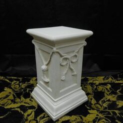 Koristepylväs, köysikoristeella