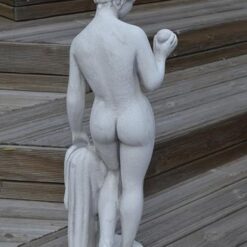 Naispatsas Eeva, betonipatsas