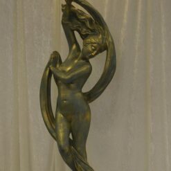 Valaisinpatsas, Venus, edestä