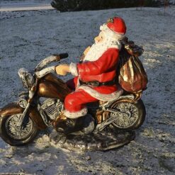 Joulupukki ja harrikka patsas, kuvattu sivulta