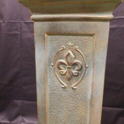 Koristepylväs, kullattu koriste