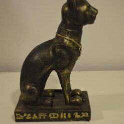 Kissapatsas Bastet, ruskea, kuvattu sivulta