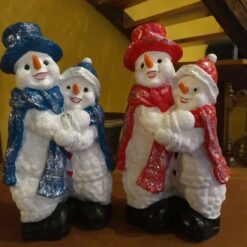 Lumiukko ja eukko, käsi kädessä