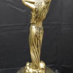 Diona patsas, takaapäin