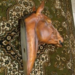 Hevosen pää patsas