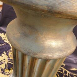 Koristepylväs, läheltä