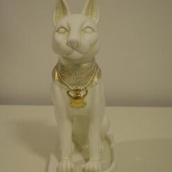 Bastet kissapatsas, valkoinen kissa