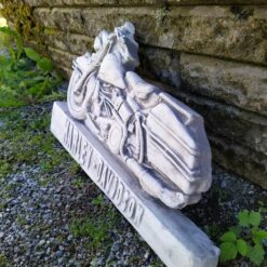 Harrikka prätkätaulu, betonia, kuvattu sivulta