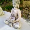 Buddhapatsas, antiikin valkoinen, betonipatsas