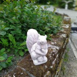 Oravapatsas, betonia, kuvattu edestä