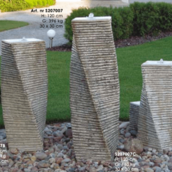 Suihkulähde, betonipatsas, pylväät