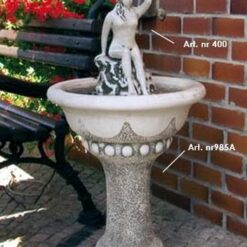 Suihkulähde, nainen ja ruukku, tuotekuva